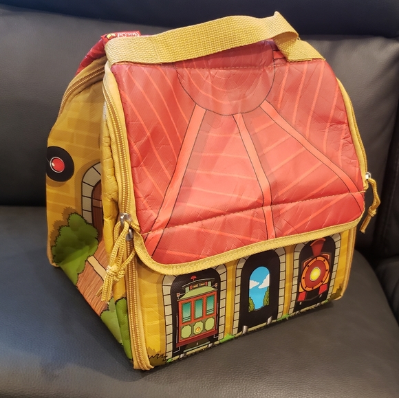 Final drop⬇️ Zip up cplaymat and storage - Picture 1 of 9